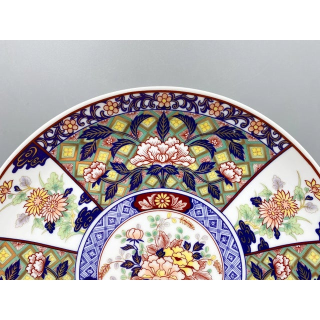 Ceramic 20th C. Japanese Imari Charger Plate – Porcelain Platter – Asian Traditional / Decorative For Sale - Image 7 of 11