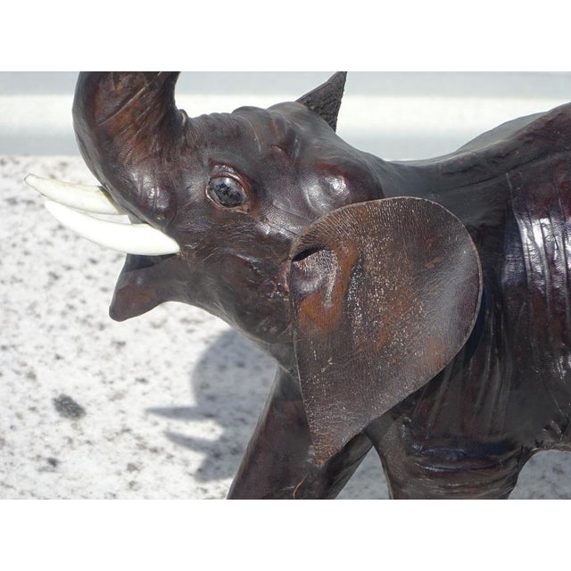 Stunning vintage elephant figurine, perfect for adding a warm and original touch to your home (curiosity cabinet,...