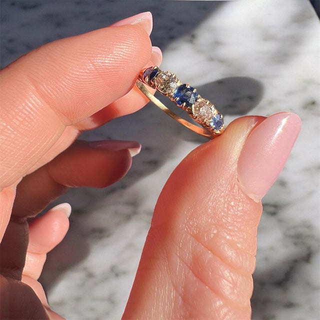 1900 - 1909 Belle Époque Jarretière Ring, 18-Carat Gold, Natural Sapphires and Diamonds, Size 6.75 For Sale - Image 6 of 6