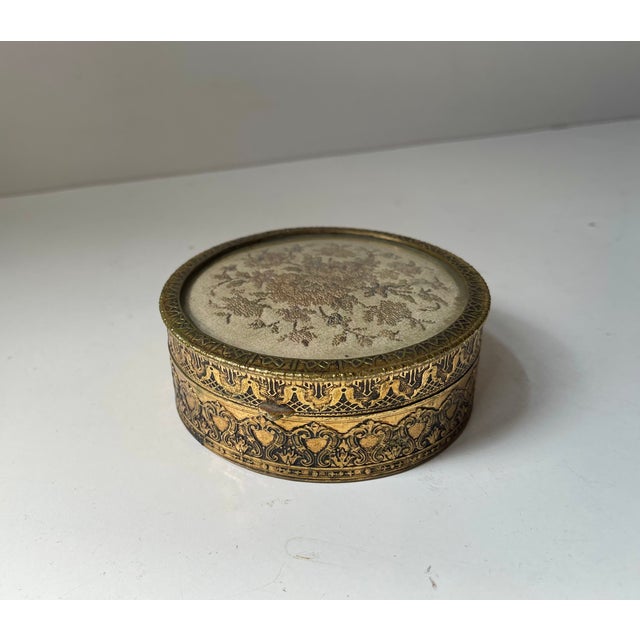 Gold Antique Victorian Circular Trinket in Gilt Bronze & Embroidery, 1890s For Sale - Image 8 of 8