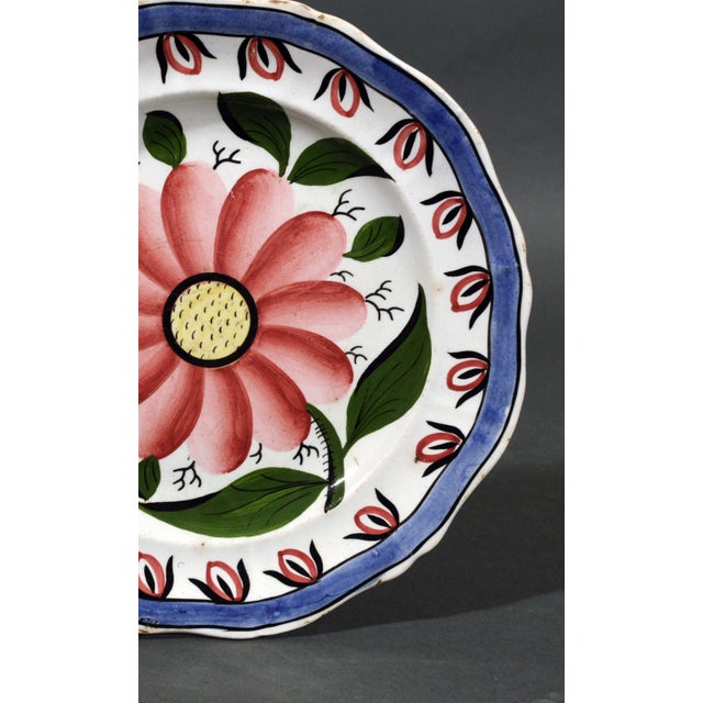 Early 19th Century English Pottery Pearlware Botanical Plates Depicting Stylized Daisies For Sale - Image 5 of 8