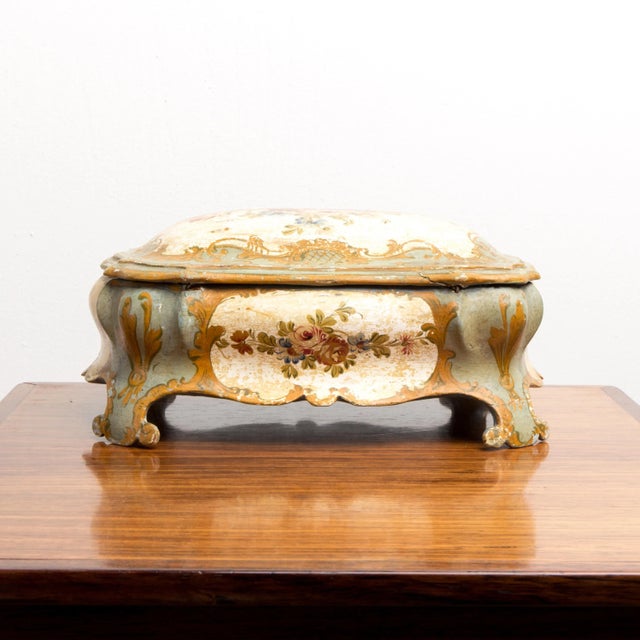 Large Vintage Capodimonte Styled Wooden Box For Sale In New York - Image 6 of 6