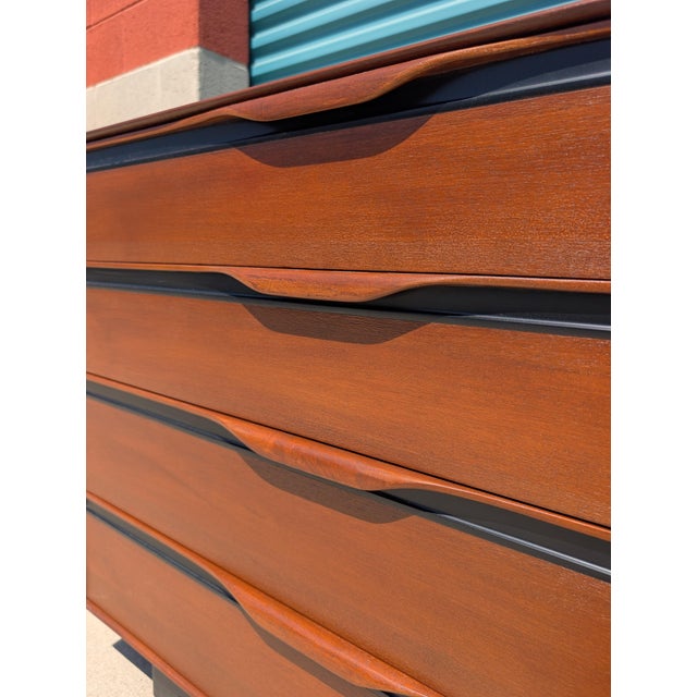Wood Mid Century Modern Walnut Dresser by John Kapel for Glenn of California, C1960s For Sale - Image 7 of 18