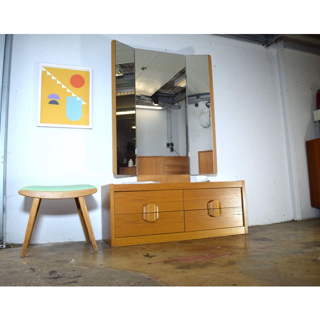 1970s Vintage Mirrored Chest of Drawers in Oak, 1970s For Sale - Image 5 of 6