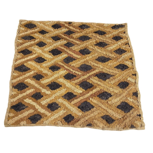 Textile Vintage African Kuba Kasai Velvet Raffia Textile Zaire 23 "By 22" For Sale - Image 7 of 9