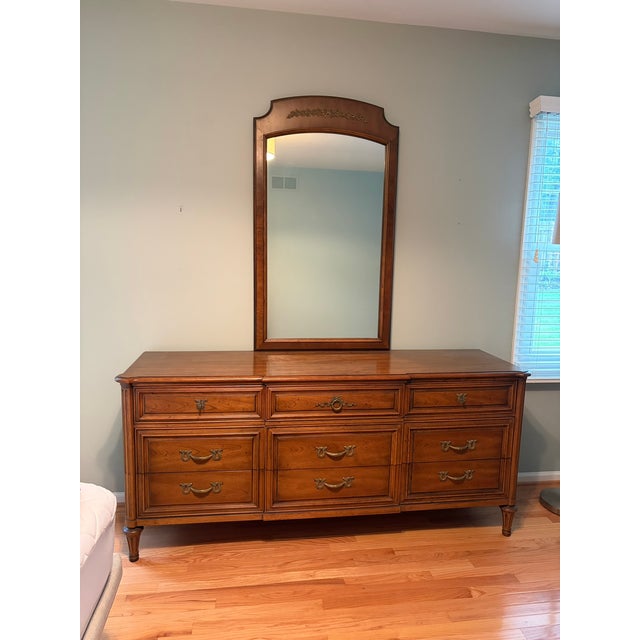 Italian Vintage Henredon Heritage Walnut Italian Provincial 9-Drawer Lowboy With Mirror (5300 Series) For Sale - Image 3 of 8