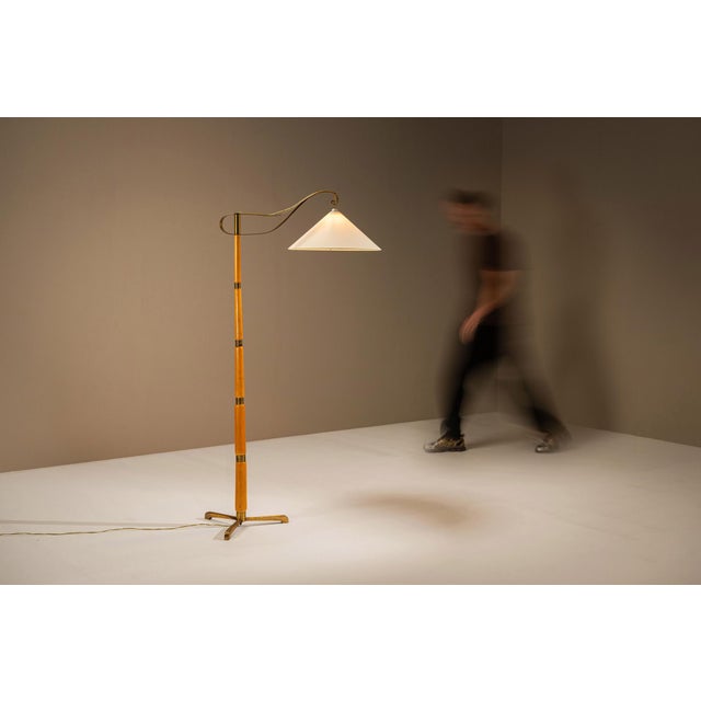 Floor Lamp in Wood and Brass, Sweden, 1940s For Sale - Image 3 of 14