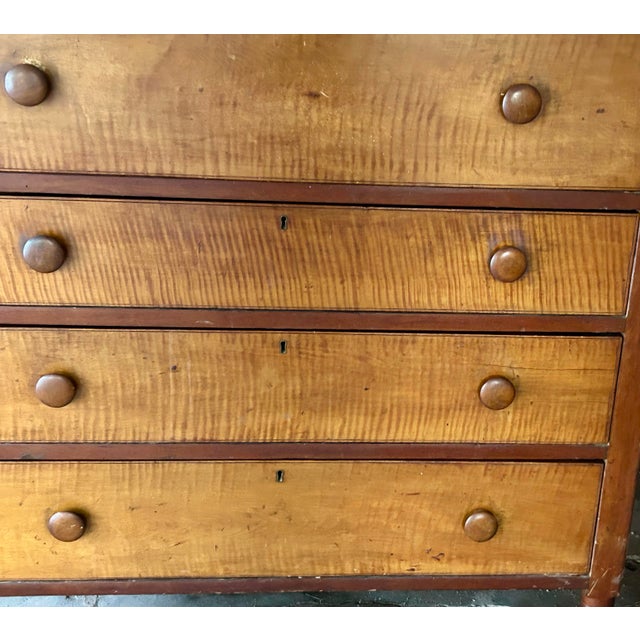 Antique American 4 drawer dresser mid 19th century. Solid wood construction. Beautiful tiger curly maple drawer fronts...