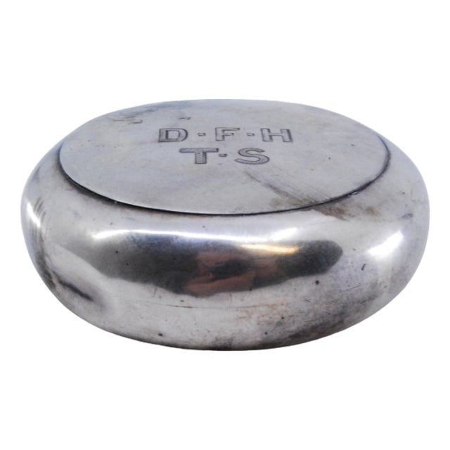 Round Silver Snuff Box with Pressure System on the Hinged Lid For Sale