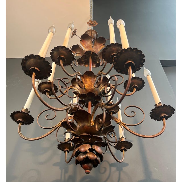 Mid-Century Modern 1940s Large 2-tier chandelier in gold metal with 12 lights in the style of Maison Baguès For Sale - Image 3 of 12