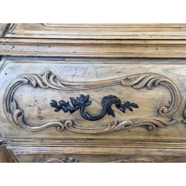 Antique French Louis XV Bombe Commode - Bleached Oak For Sale - Image 4 of 17