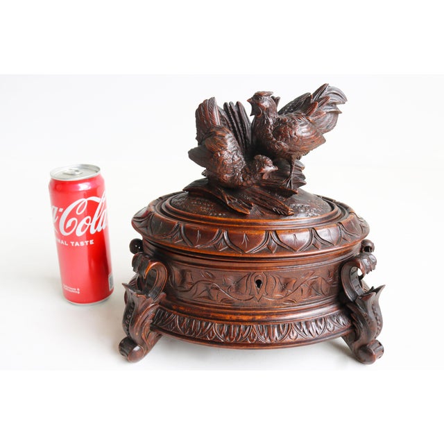 Swiss Oval Jewelry Box in Carved Walnut, 1880 For Sale - Image 9 of 13