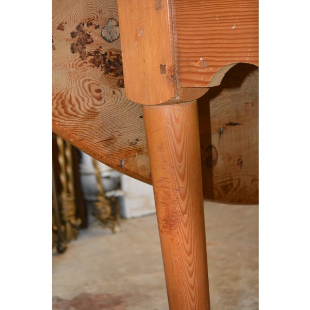 Vintage Large Oval Rustic Pine Wood Drop Leaf Dining Table W/ Shapely Feet For Sale - Image 10 of 18