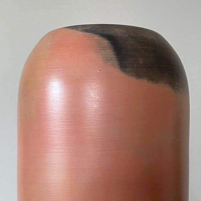 1970s Albert Green (1914-1994) Vintage Studio Salmon Colored Porcelain Raku Vase (Signed) For Sale - Image 5 of 7