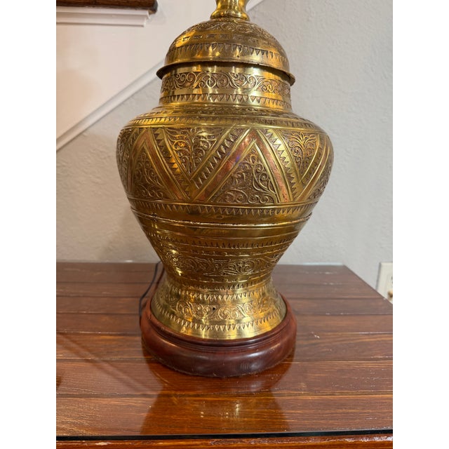 Wood 1930/1940s Large Boho Moroccan Urn Tooled Brass Lamp With Copper and Wood Accents For Sale - Image 7 of 12