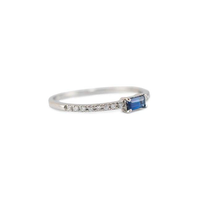 Modern 14k White Gold 0.19 CTW Baguette Sapphire Pave Diamond Stacking Band Ring, Size 7 For Sale - Image 3 of 8