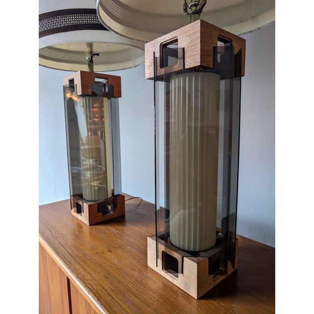 1960s Mid-Century Modern Mid Century Modern Lucite & Walnut Lamps by Nova of California - Pair For Sale - Image 5 of 9