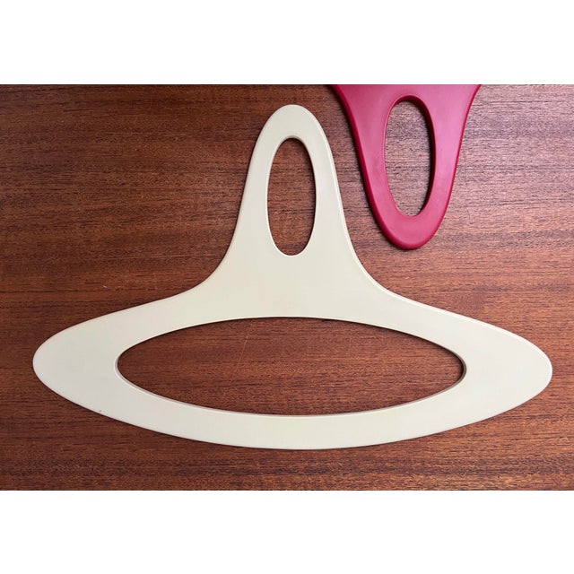 Mid-Century Modern German Space Age Green, Red, Yellow, White Coat Hangers by Jürgen Lange for Schönbuch, 1960s, Set of 4 For Sale - Image 15 of 18