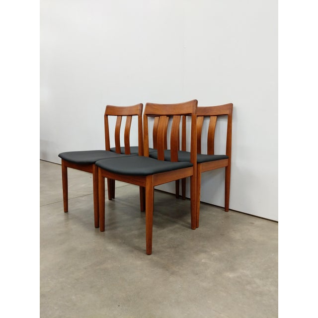 Vamdrup Stolefabrik Set of 4 Vintage Vamdrup Stolefabrik Danish Modern Teak Dining Chairs For Sale - Image 4 of 9