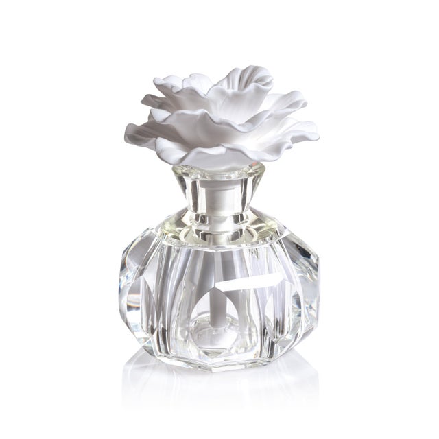 Elegant, simple and soothing. These are the three words that come to mind when looking at these beautiful and modern...