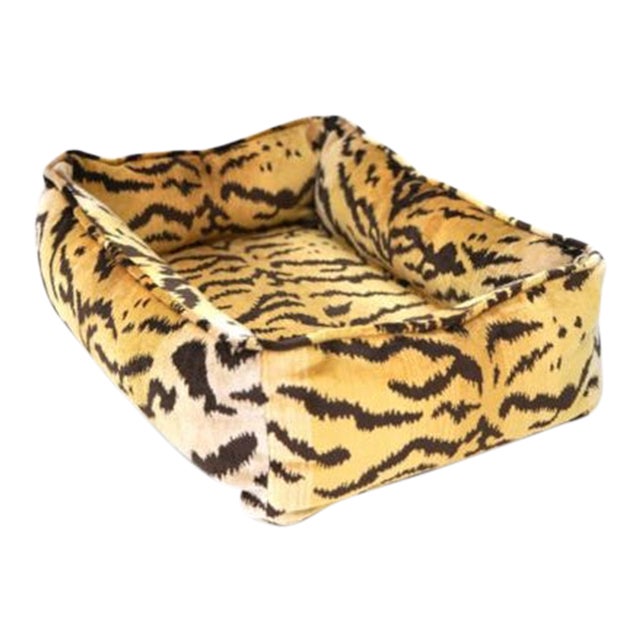The House of Scalamandré Tigre Small Dog Bed, Gold For Sale