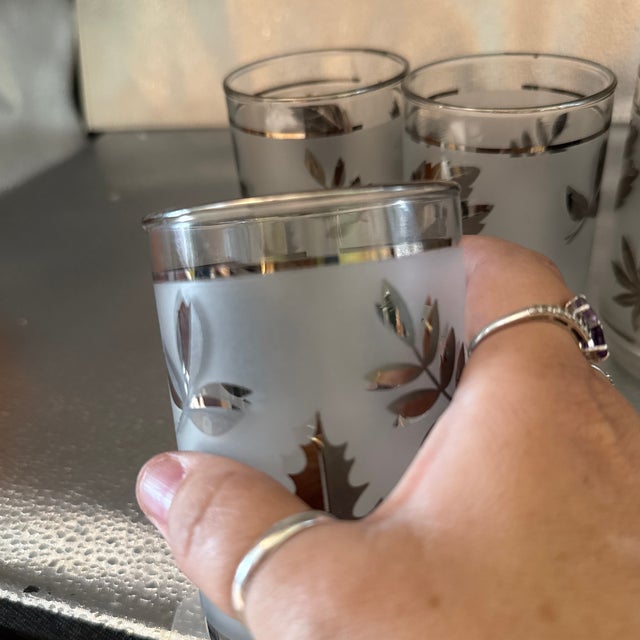 Vintage Mid Century Modern Libbey Frosted Gorgeous Glass Silver Leaf Set of 4 Glass Tumblers For Sale - Image 11 of 11