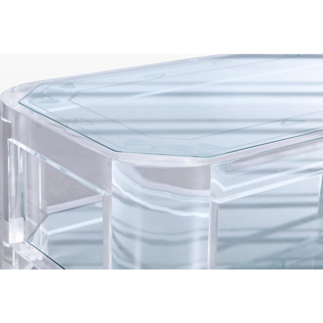 Les Prismatiques 1980s Mid-Century Modern Two-Tiered Lucite Coffee Table by Les Prismatiques For Sale - Image 4 of 11