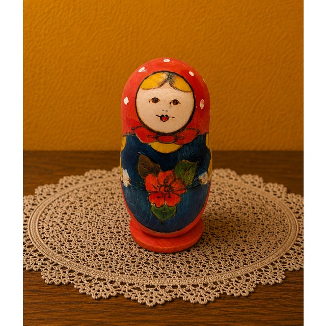 Wood Vintage 1960s Hand-Painted Russian Matryoshka Nesting Dolls – Set of 3 For Sale - Image 7 of 8