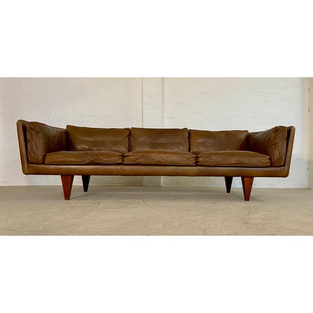 V11 Sofa by Illum Wikkelsø for Holger Christiansen, 1960s Crafted in Denmark and designed by the renowned Illum Wikkelsø,...
