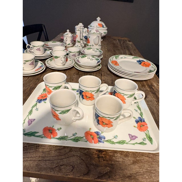 1980s Vintage Villeroy & Boch "Amapola" Porcelain Dinnerware & Serving Set – 29 Pieces For Sale - Image 5 of 12