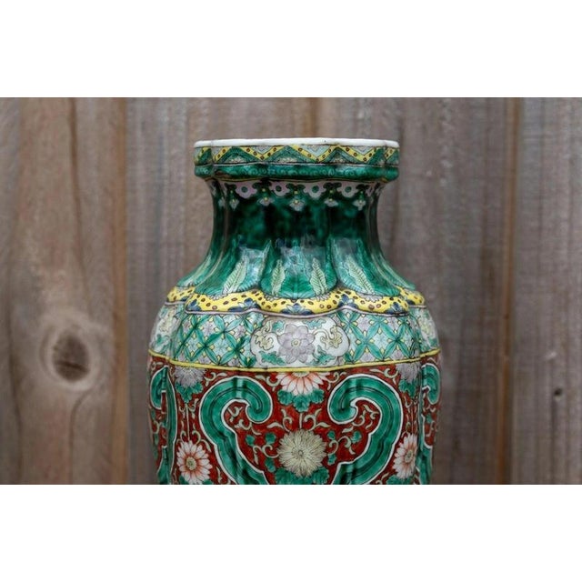 Gold 19th Century Chinese Qing Dynasty Famille Verte Wucai Porcelain Vase For Sale - Image 8 of 18