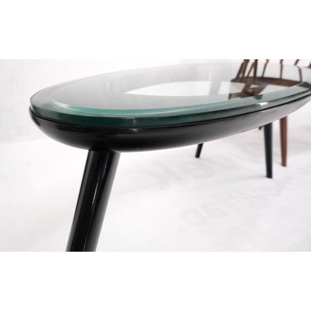 Mid 20th Century Pair Glass Top Black Lacquer Oval Pierced Shape Solid Tops End Side Tables Stand For Sale - Image 9 of 12