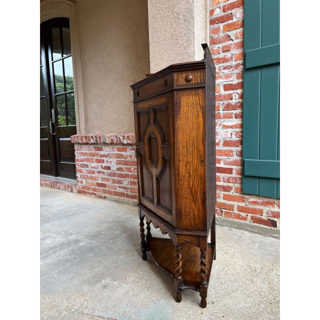 Antique English Tiger Oak Corner Cabinet Barley Twist Jacobean Arts & Crafts For Sale - Image 14 of 18