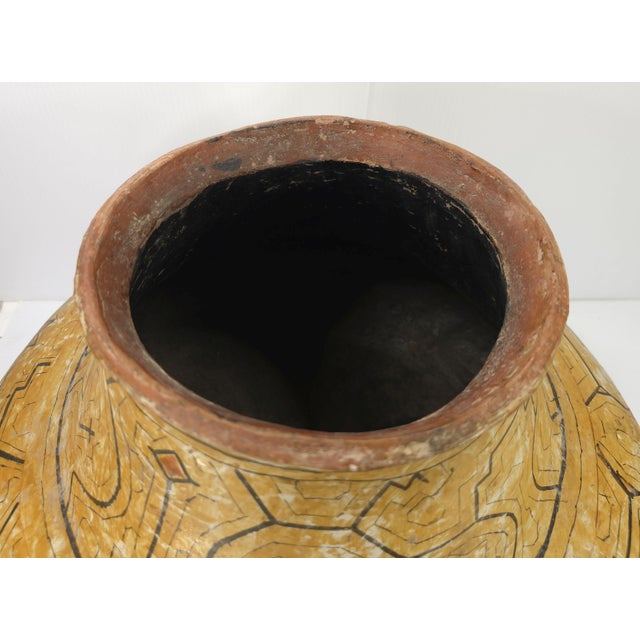 Large Peruvian Shipibo - Conibo Terracotta Pot Handmade With Painted Decoration For Sale In New York - Image 6 of 11