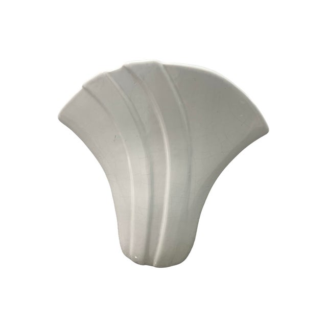 Vintage Postmodern 1980s White Ribbed Ceramic Fan Flutes Large Vase Art Deco For Sale - Image 4 of 11