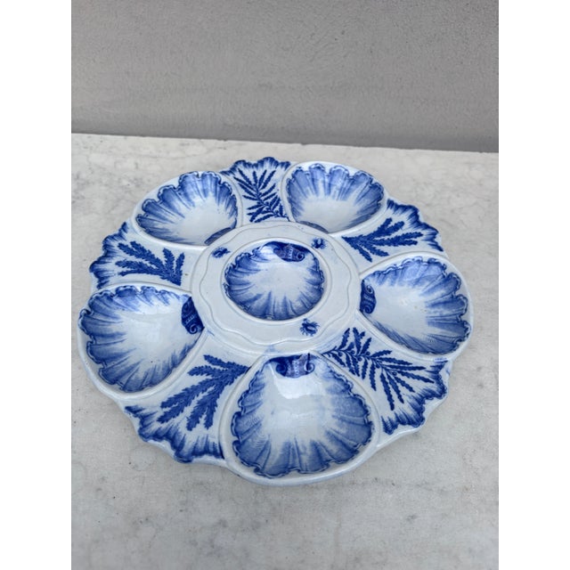 Elegant blue and white oyster plate signed Bordeaux Vieillard, circa 1890. Six wells surrounded by blue seaweeds of...