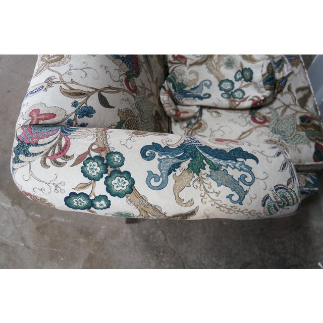 Late 20th Century Earls of High Point Chippendale Mahogany Camelback Settee Loveseat Crewel Fabric For Sale - Image 15 of 18