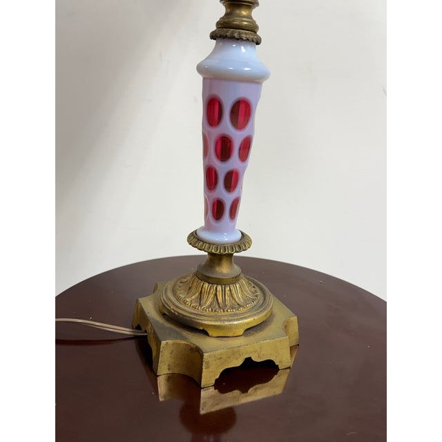 Vintage Traditional Fenton Cranberry Opalescent Coin Dot Art Glass Table Lamp For Sale - Image 11 of 12
