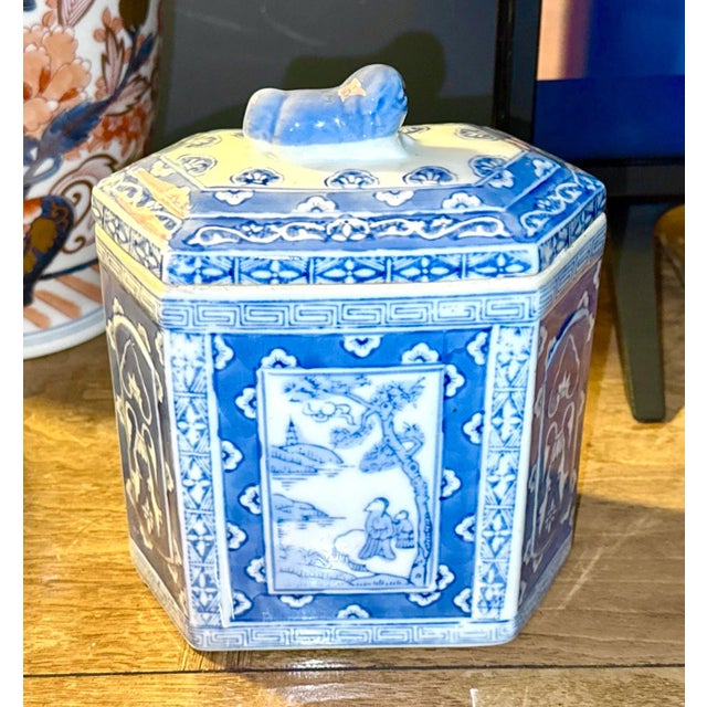 Antique Chinese Hexagonal Porcelain Tea Caddy – Foo Dog Lid A rare, hexagonal porcelain tea caddy featuring handpainted...