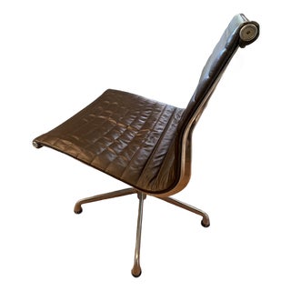 Herman Miller Eames Aluminum Group Ea330 Management Chair in Brown Leather (2008 50th Anniversary Edition) For Sale