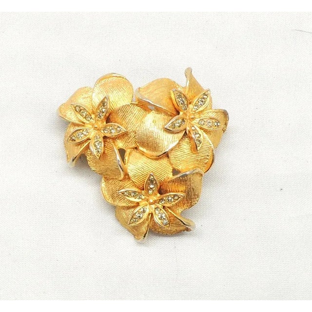 Vintage 1960s DeNicola 3 Flowers Rhinestone Brooch For Sale - Image 9 of 9