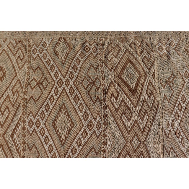 Geometric Pattern Turkish Vintage Flatweave Kilim Rug in Ivory and Brown For Sale - Image 9 of 11