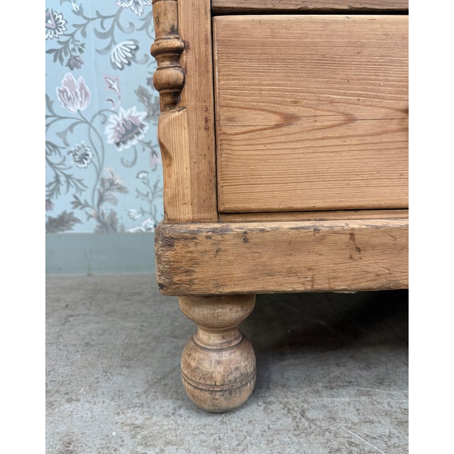 Light Yellow Victorian English 2-Part Buffet For Sale - Image 8 of 18