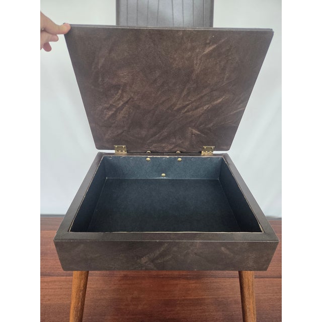 1950s Mid-Century Modern Vinyl Butler/Valet Telephone Chair W/ Lift-Top Storage For Sale - Image 4 of 9