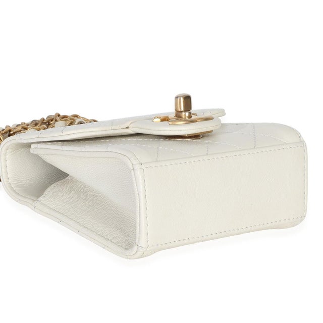 White Lambskin Quilted Chic Pearls Clutch On Chain For Sale In New York - Image 6 of 9