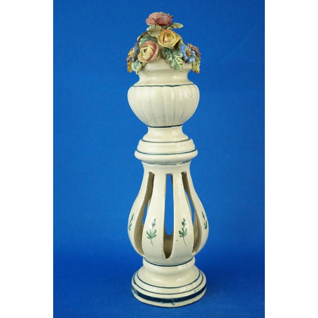 Cream Art Nouveau Ceramic Columns with Miniature Vases and Flowers from Bassano Nove Factory, Italy, Late 19th Century, Set of 2 For Sale - Image 8 of 18