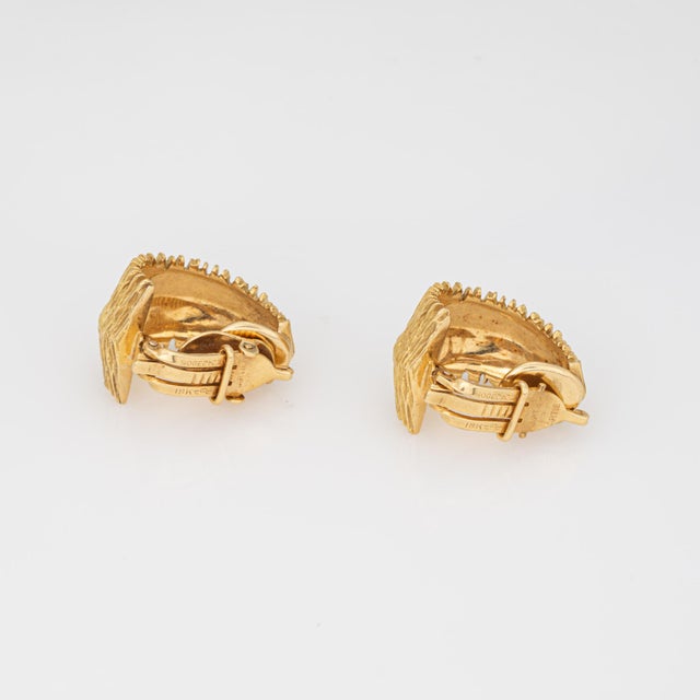 Modern 70s Vintage Cartier Earrings 18k Yellow Gold Textured Clip on Sculptural Jewelry For Sale - Image 3 of 4