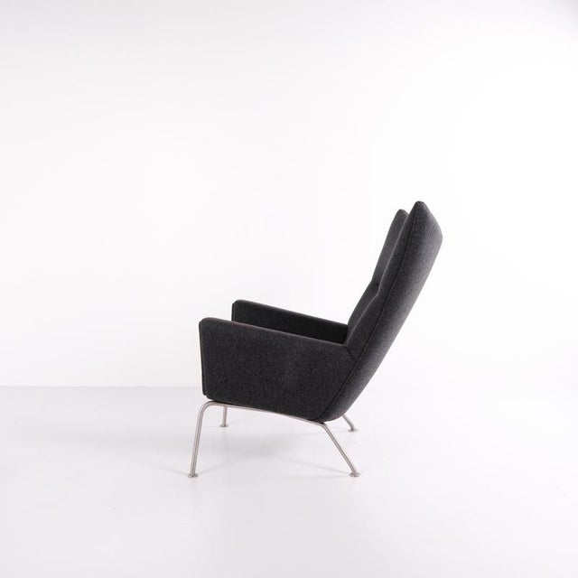 Set of Model CH445 Wingchair and Ottoman in Grey Hallingdal by Hans J. Wegner for Carl Hansen & Søn, Set of 2 For Sale - Image 3 of 13