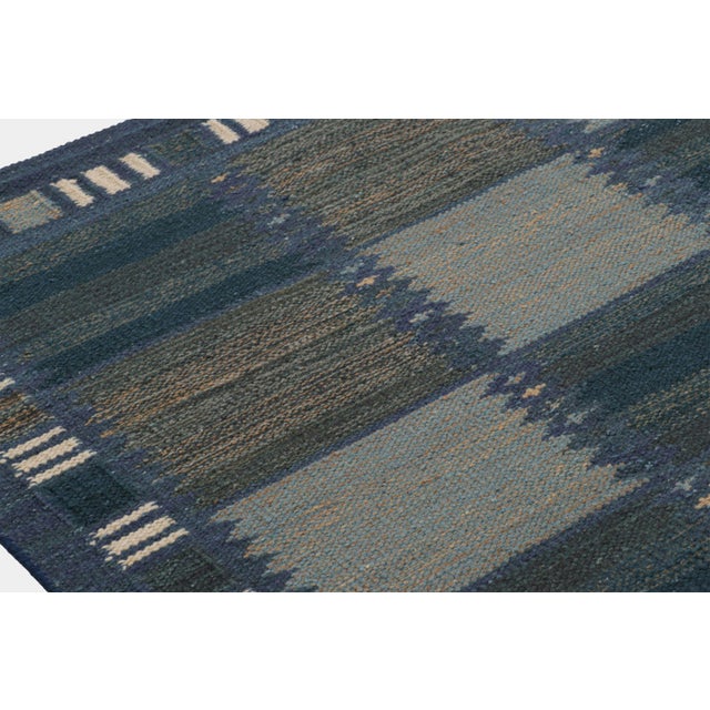 This 7'10" x 14'4" Scandinavian kilim, hand woven in wool, from our celebrated flat weave texture of the titular, award-...