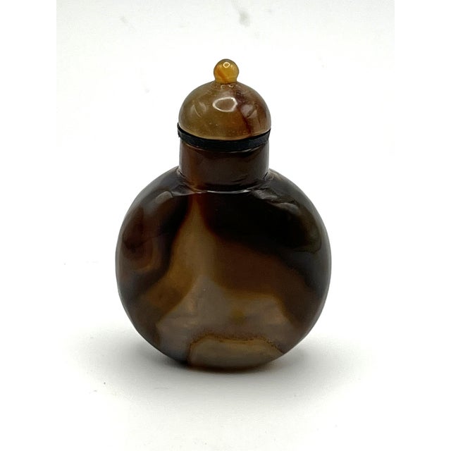Vintage Banded Agate Snuff Bottle With an Interesting Design For Sale - Image 4 of 14